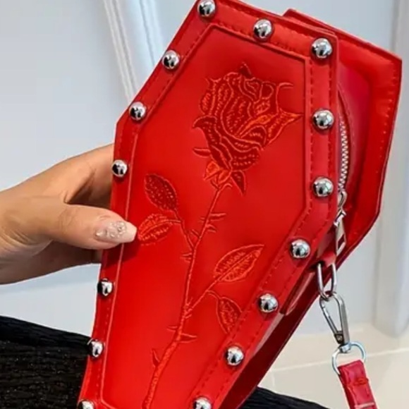 Red Rose and stud crossbody New - Picture 9 of 12